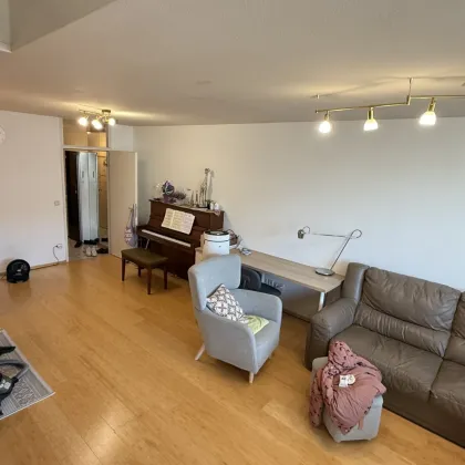 Tokiostraße / Kirschblütenpark: VIS / Japanische Schule: Möblierte 4 Zimmer-Maisonetten-Wohnung mit einer Loggia und Terrasse + optionaler Garagenstellplatz! - Bild 3