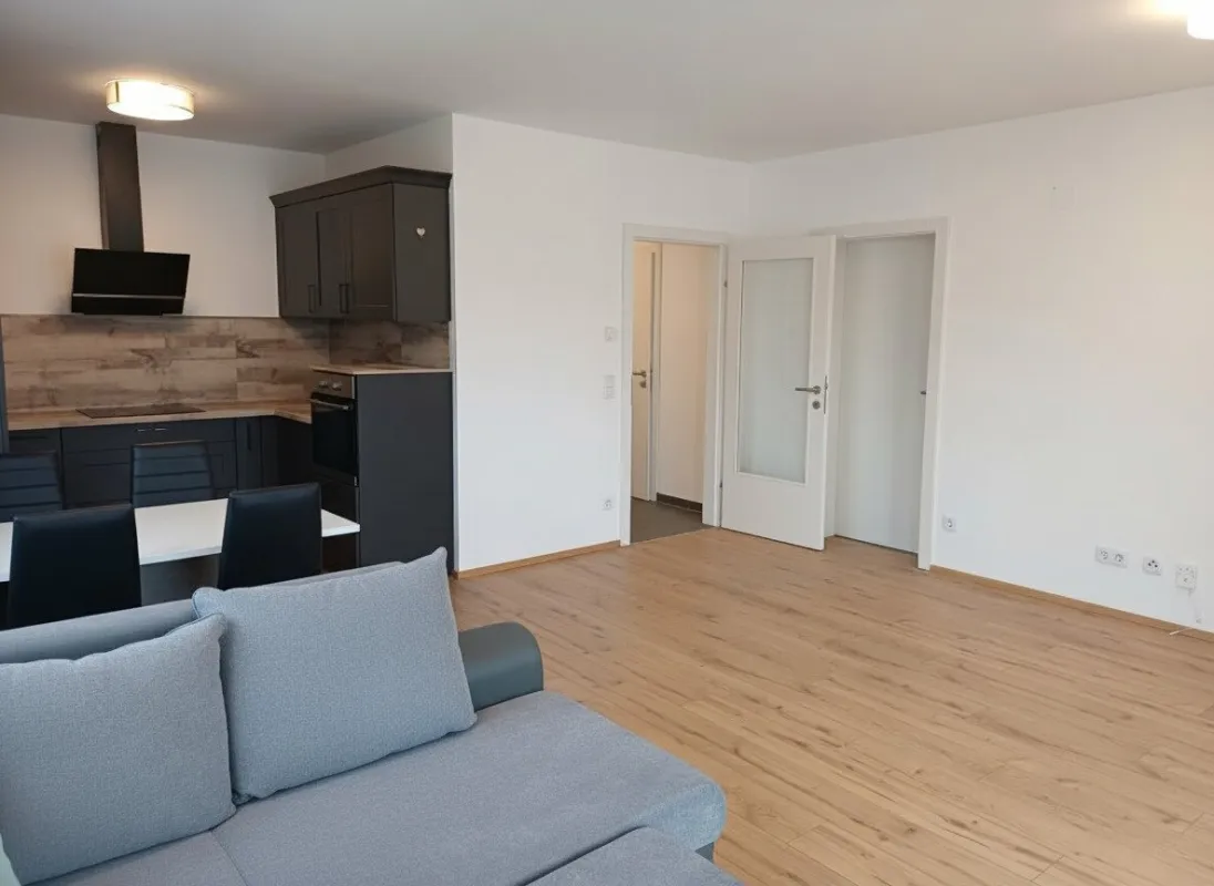 Moderne 2-Zimmer-Wohnung mit Balkon und Top-Lage in Zellerndorf - Bild 1