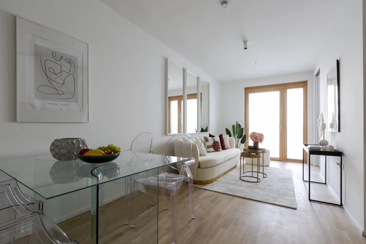 THE METROPOLITAN - helle 2-Zimmer-Wohnung mit Balkon in zentraler Lage – ab 01.02.2026 verfügbar - Bild 1