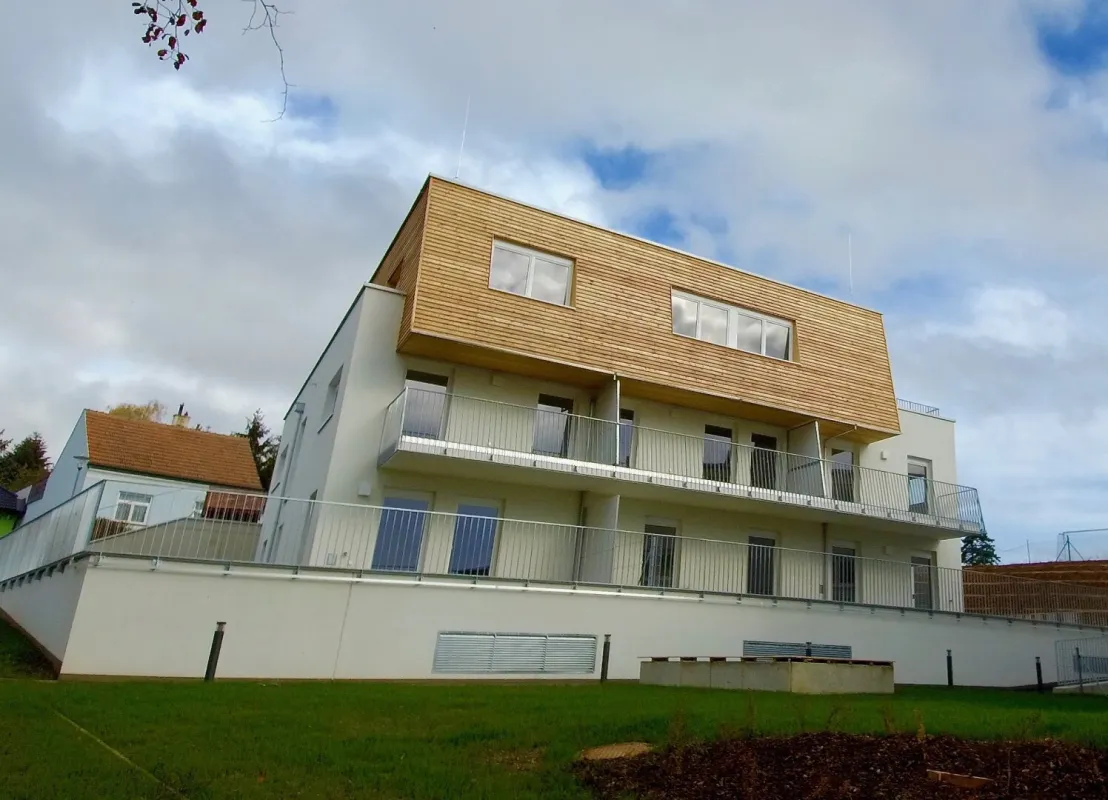 Charmante 3-Zimmer-Wohnung mit Terrasse im Herzen von Ernstbrunn - Bild 1