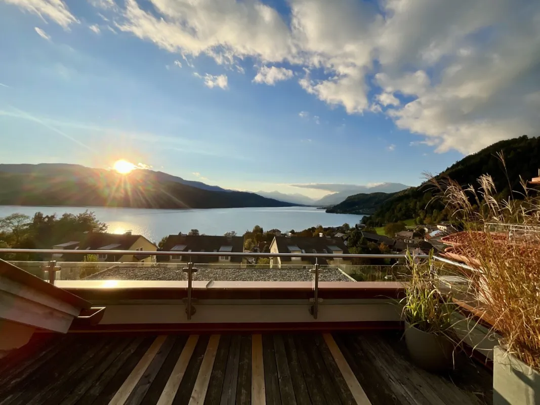 ZWISCHEN SONNENAUFGANG UND STERNENHIMMEL - PENTHOUSE DER EXTRAKLASSE MIT PRIVATEM SEEZUGANG AM WUNDERSCHÖNEN MILLSTÄTTER SEE! - Bild 1