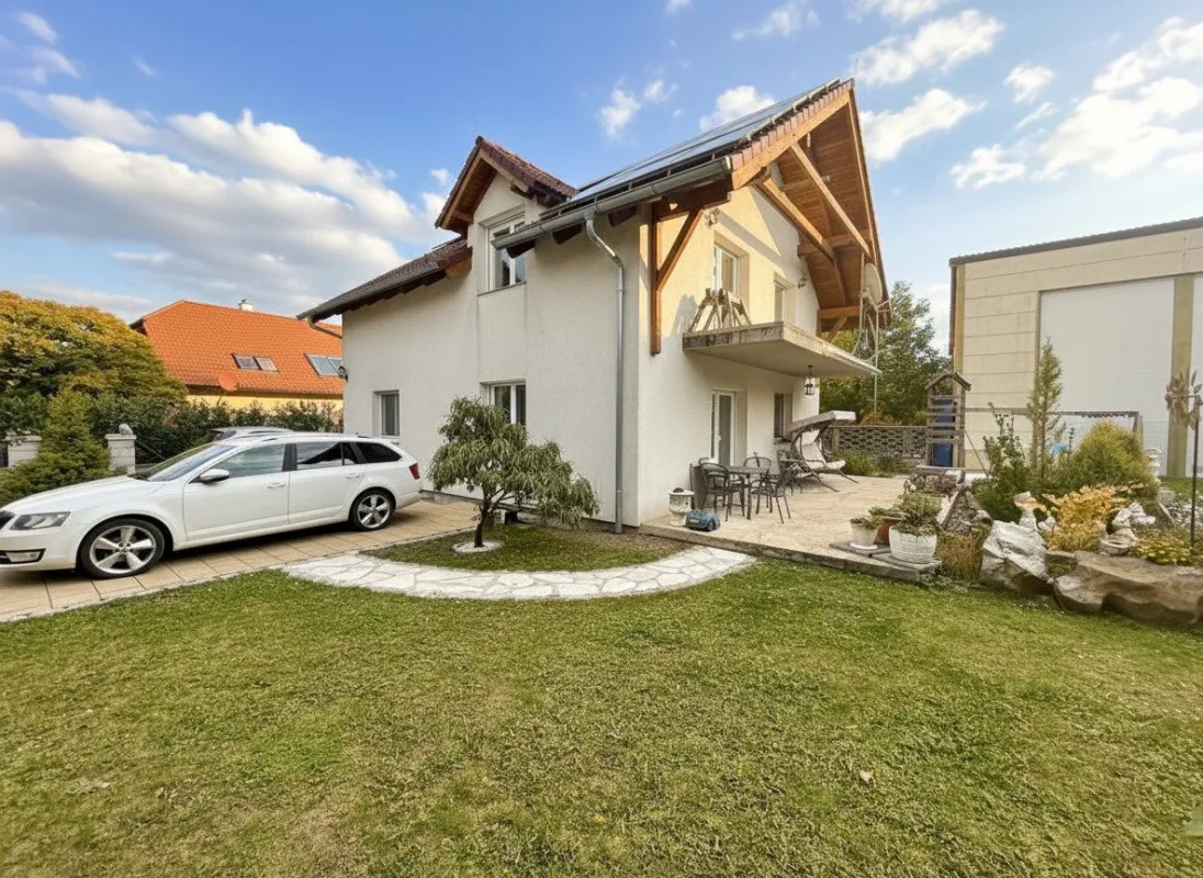 NATUR TRIFFT KOMFORT – hochwertiges Einfamilienhaus mit ca. 180 m² Nutzfläche, Terrasse und großem Garten - Bild 1