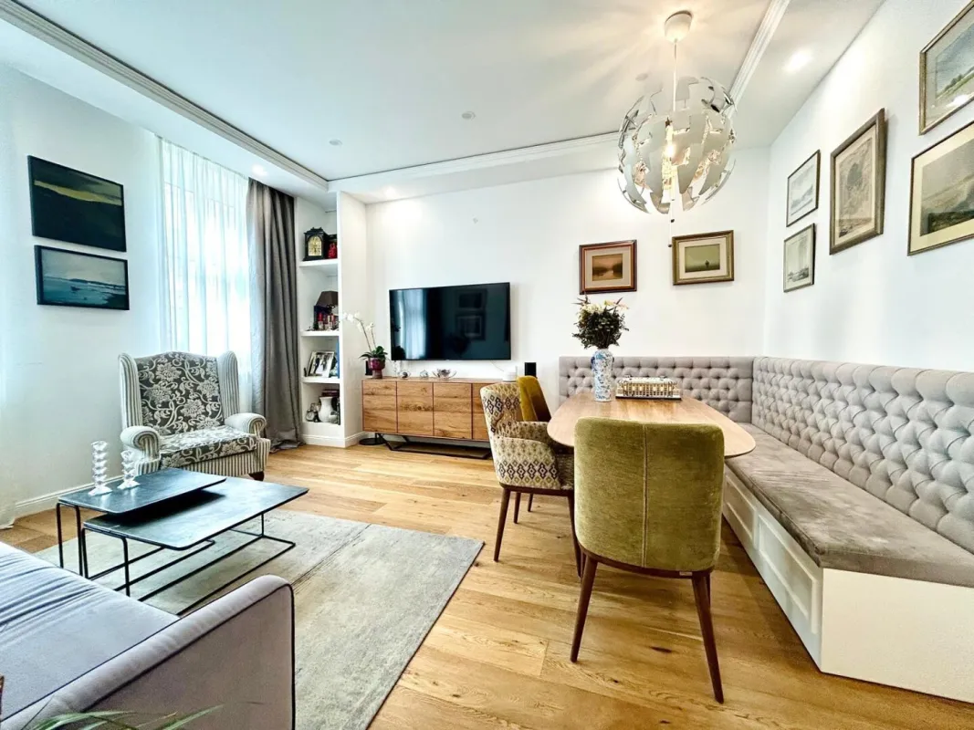 Designerwohnung mit 4 Zimmern und separater Küche – exklusive Altbau-Residenz mit Wiener Charme - Bild 1