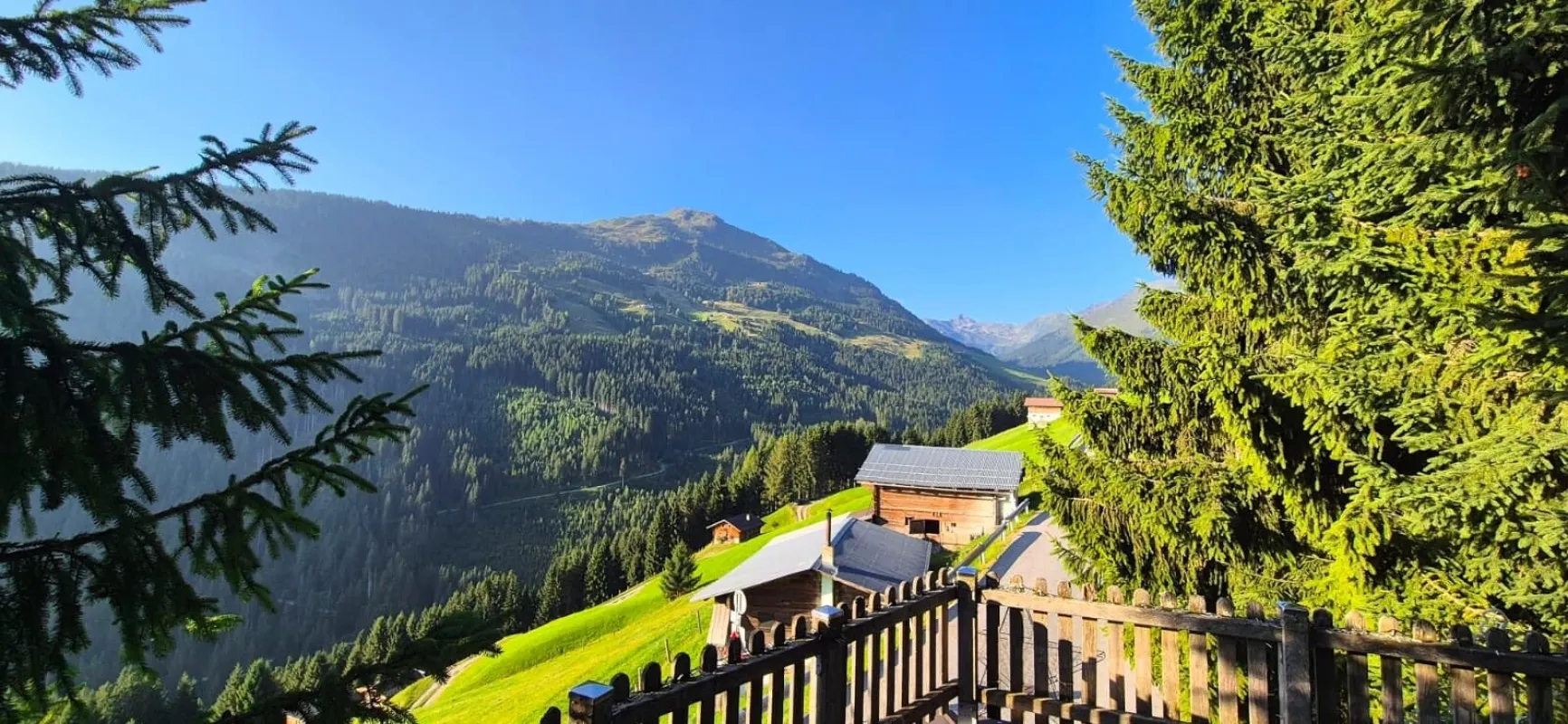 ACHTUNG: Idyllisches Ferienhaus in absoluter Alleinlage in Hochfügen - Bild 1