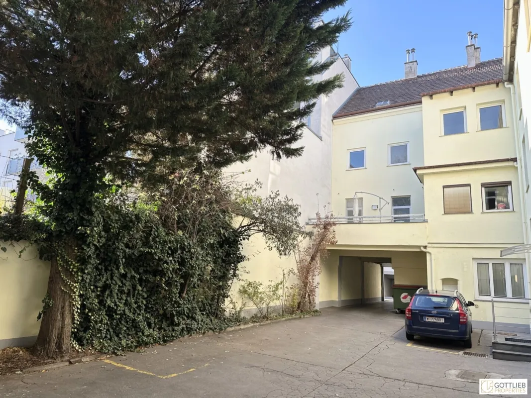 Infrastruktur und U-Bahn-Nähe! Vielseitig nutzbares Bürogebäude bzw. Ordinationszentrum mit 28 Zimmern und fünf Garagenplätzen - Bild 1