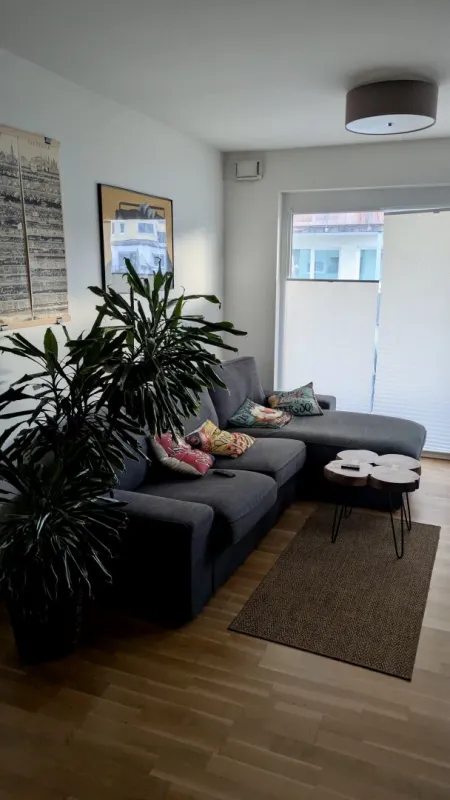 Helle 2-Zi.-Wohnung mit TG-Parkplatz nahe Interspar - Bild 1