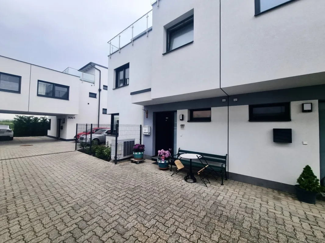 Ruhiges Wohnen vor den Toren Wiens – 6 Zimmer, 2 Bäder, Garten, Wintergarten & zwei Stellplätze - Bild 1