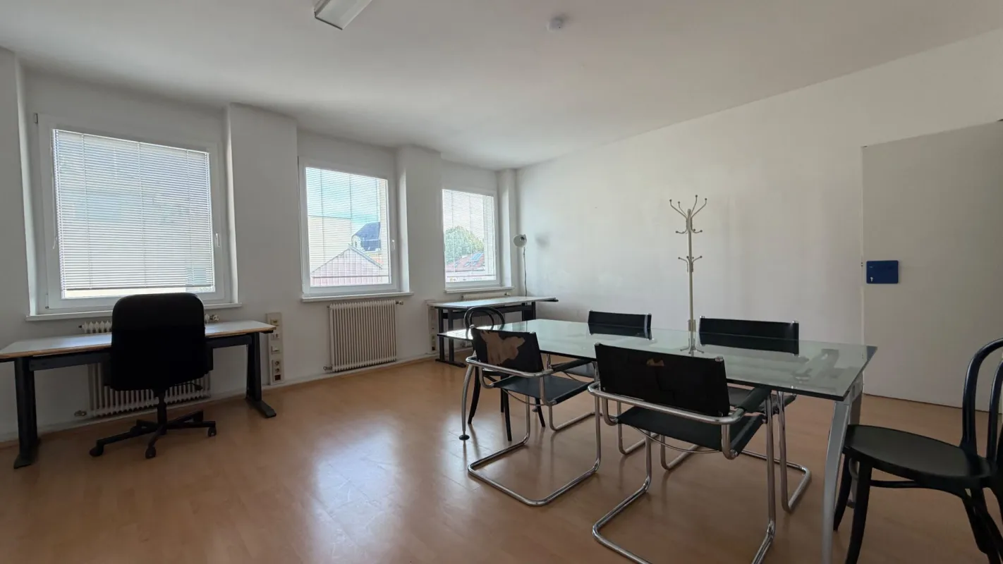 Zimmer in Bürogemeinschaft || 2-3 Arbeitsplätze auch getrennt verfügbar || Hietzinger Hauptstraße - Bild 1