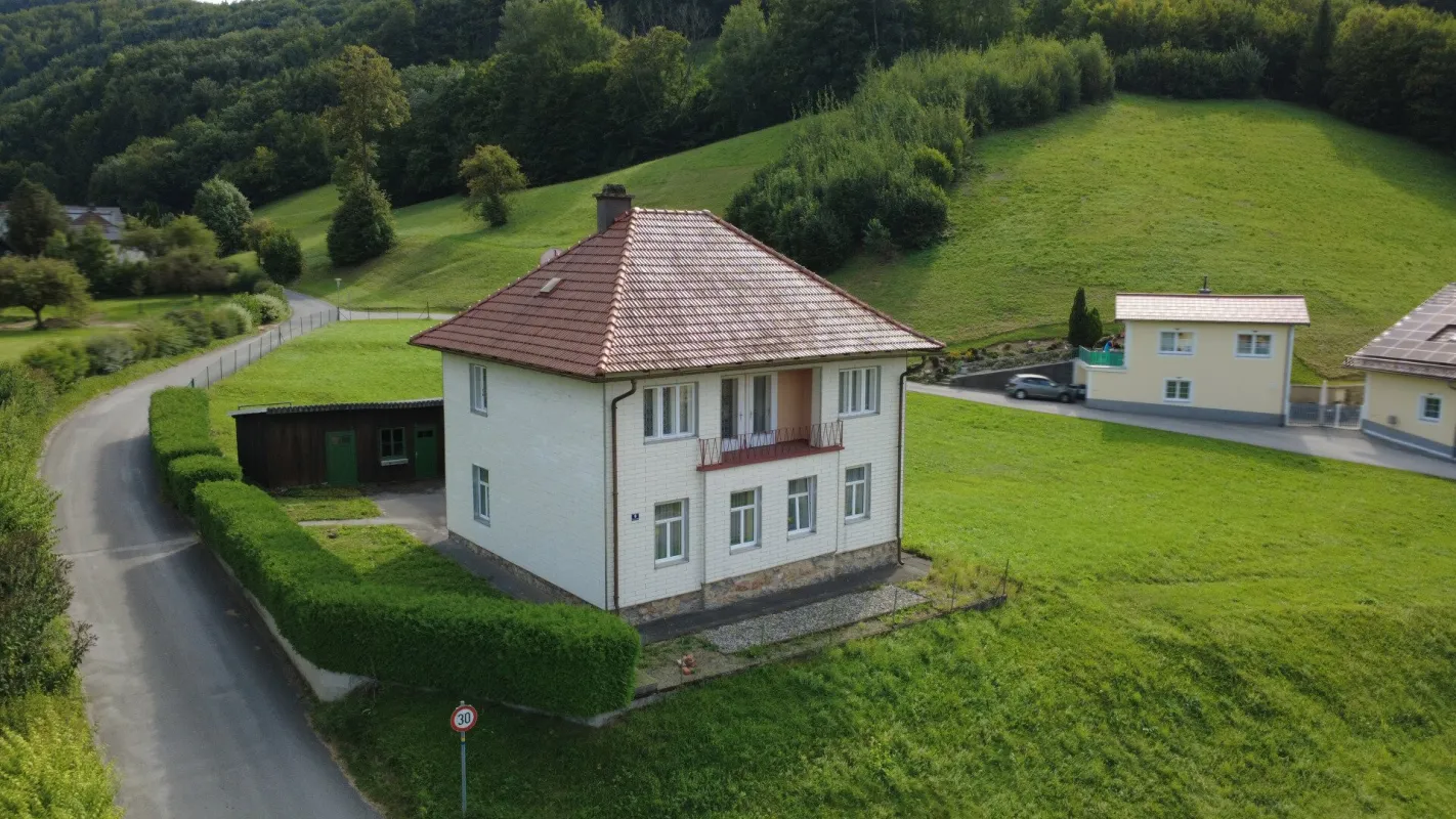 Einfamilienhaus mit großem Grundstück in idyllischer Ruhelage - Bild 1