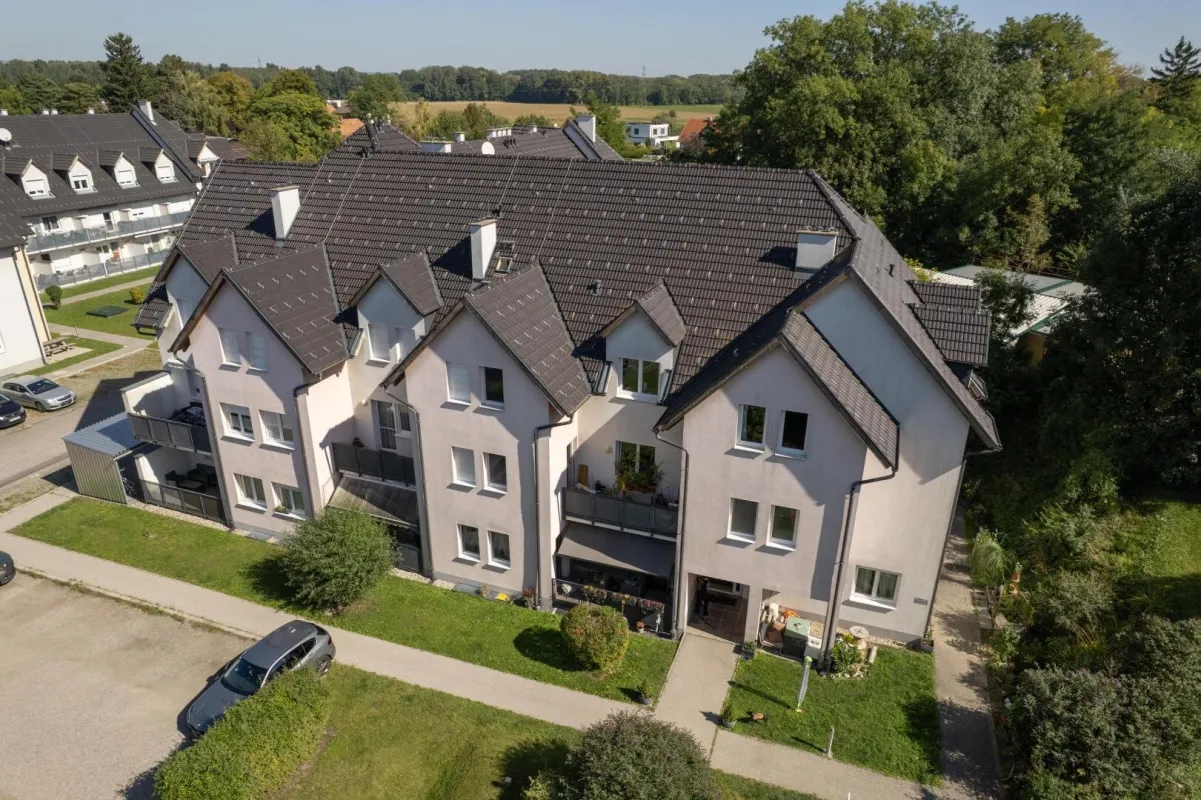 Schöne 3 Zimmer Wohnung mit Ausblick ins Grüne - Bild 1