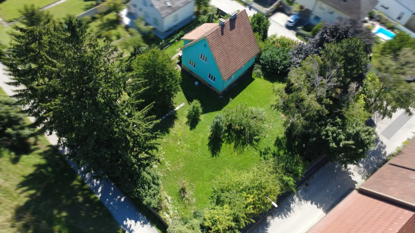 Attraktives Entwicklungsgrundstück mit Bestandshaus – Bauklasse II–III - Bild 1