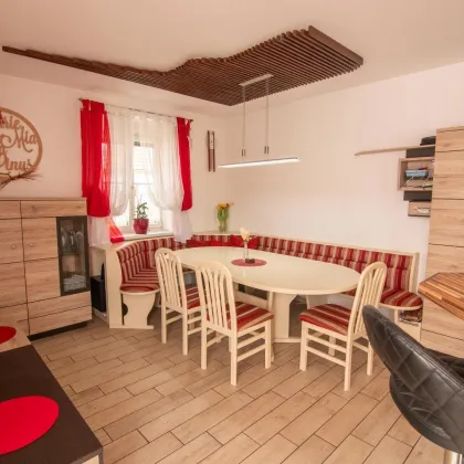 Großes Wohnhaus mit Heurigenlokal / 5 Gästezimmern und einem Miethaus - Bild 3