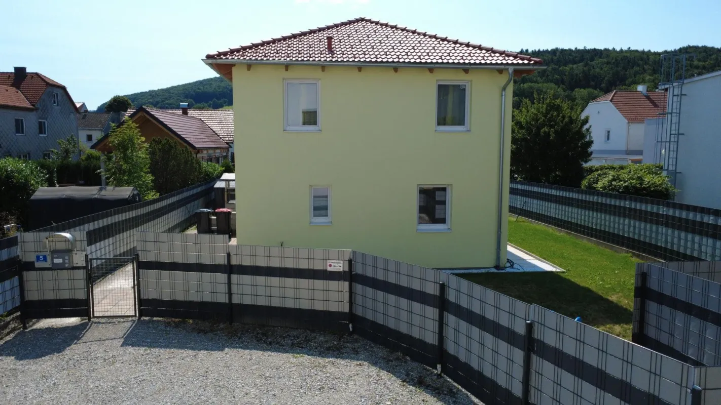 Modernes Einfamilienhaus mit Garten und Terrasse – perfekt für Familien! - Bild 1