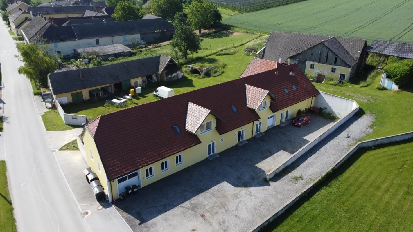Großzügige Liegenschaft vereint Wohnen, Arbeiten und Entwickeln - Bild 1