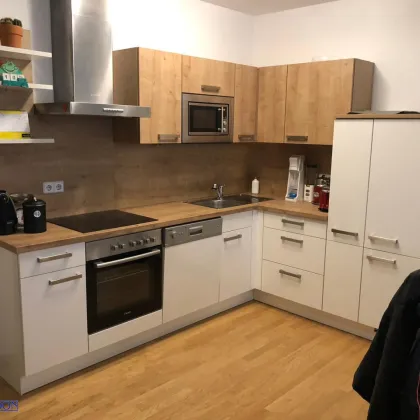 2000 Stockerau, Top 11, zwei zentrale sonnige Zimmer, Einbauküche, Südbalkon, Ruhelage, 2. Liftstock, Miete: € 950,-- - Bild 3
