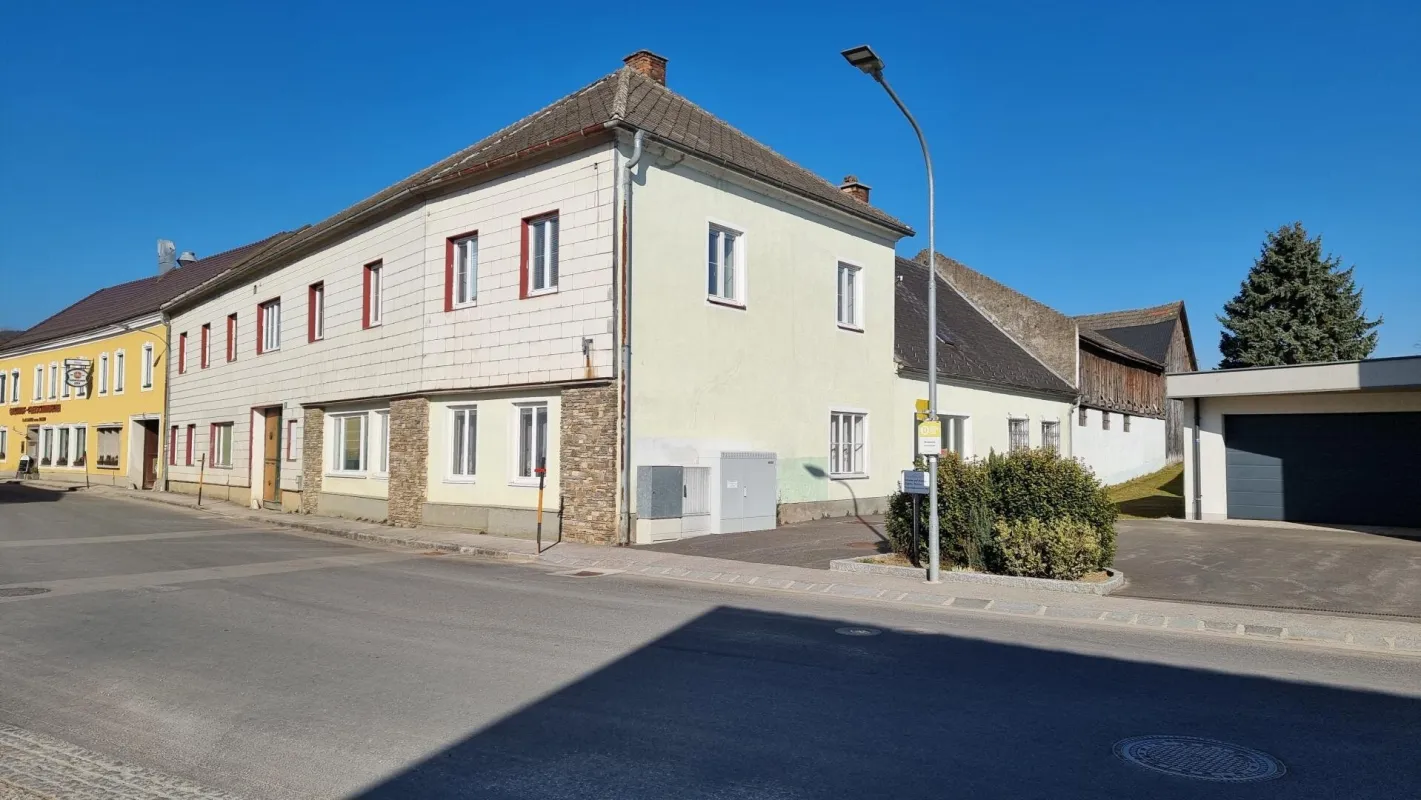 Großzügiges Mehrfamilienhaus mit viel Potenzial - Bild 1
