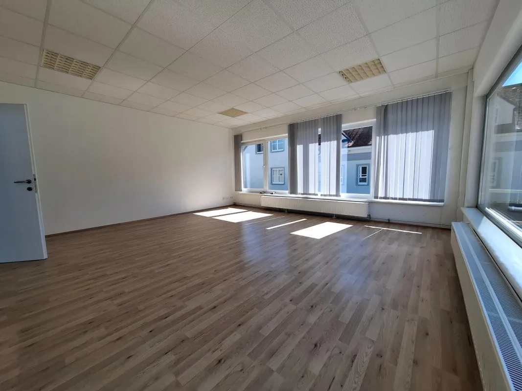 Geschäftslokal um 7.54/m² netto - St. Pölten–Nord - mit mehr als 10 Parkplätzen - Bild 1