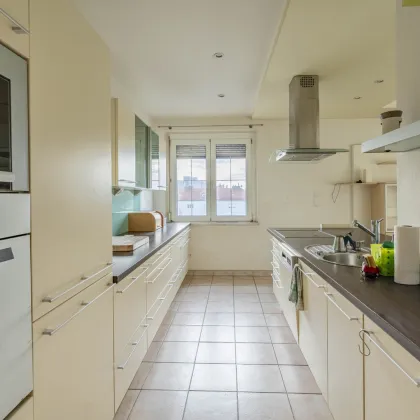 ++ Schöne 3 Zimmer Wohnung mit Loggia, Parkplatz und Kellerabteil ++ - Bild 3