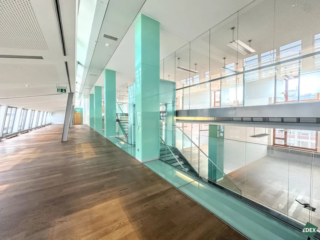 Repräsentatives DG-Maisonette-Büro samt Freifläche in der historischen alten Börse - Bild 1