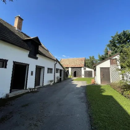 GROSSZÜGIGES ANWESEN MIT WOHNHAUS -- WUNDERSCHÖNER INNENHOF UND GROSSER GARTEN -- 1.315 m²! - Bild 2