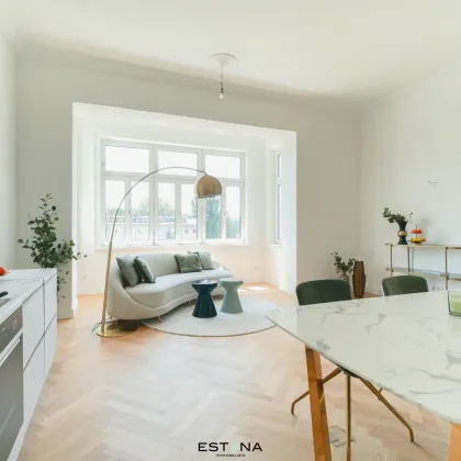 Stilvolle Altbauperle mit Balkon in begehrter Lage – freier Mietzins möglich - Bild 2