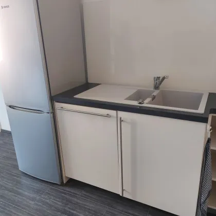 Nette 3 Zimmer Altbauwohnung mit Balkon in der Mandellstraße! - Bild 3