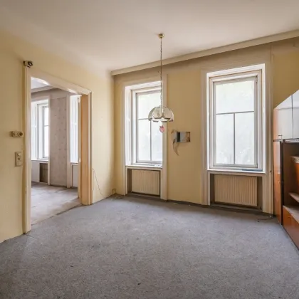 ++NEU++ sanierungsbedürftige 2-Zimmer-Wohnung in sehr guter Lage direkt am Augarten - Bild 2