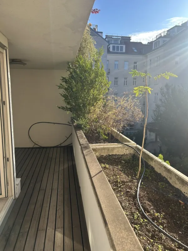Absolut ruhige Stadtwohnung mit Loggia ins Grüne - Bild 1