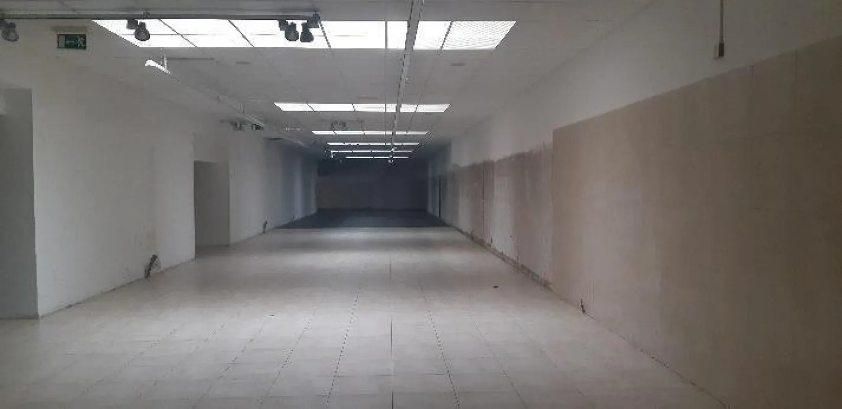GROZÜGIGES GESCHÄFTSLOKAL MIT VIELSEITIGEN NUTZUNGSMÖGLICHKEITEN - Bild 1