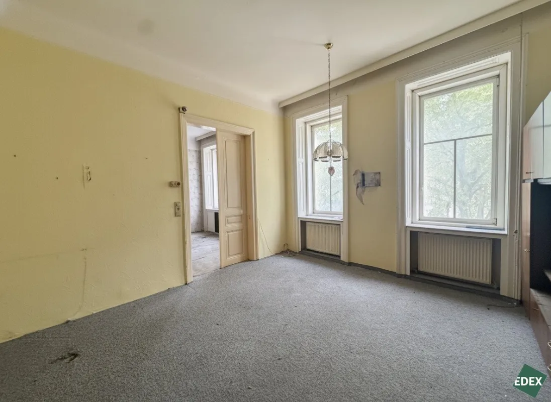 Wohnung mit Potential: Sanierungsbedürftige 2-Zimmer Wohnung nahe Augarten - Bild 1