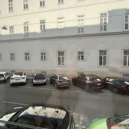 UNBEFRISTET - 3-Zimmer Altbauwohnung mit großem Abstellraum und Kellerabteil in der Garnisongasse - Bild 2