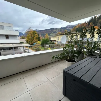 Neuwertige, moderne Eigentumswohnung mit großem Balkon und 2 Carports - Bild 3