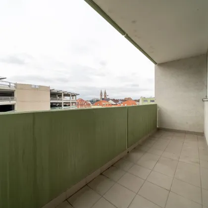 Zur Gänze sanierte 3 Zimmer-Wohnung mit großzügiger Loggia & Fernblick – Spitalgasse 1, Wiener Neustadt - Bild 3