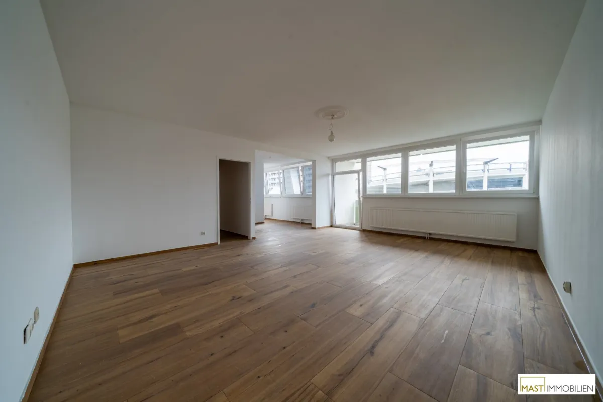 Zur Gänze sanierte 3 Zimmer-Wohnung mit großzügiger Loggia & Fernblick – Spitalgasse 1, Wiener Neustadt - Bild 1