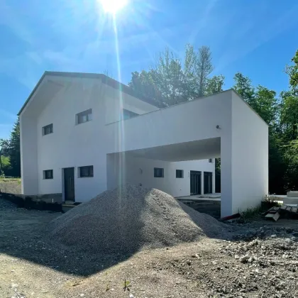 AM WALDRAND ZUHAUSE! Modern, großzügig, in absoluter Ruhe! - Bild 2