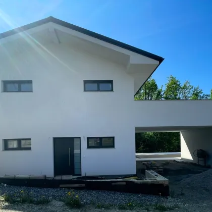 AM WALDRAND ZUHAUSE! Modern, großzügig, in absoluter Ruhe! - Bild 3