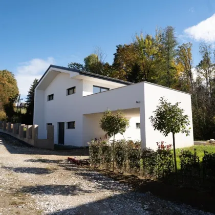 AM WALDRAND ZUHAUSE! Modern, großzügig, in absoluter Ruhe! - Bild 2