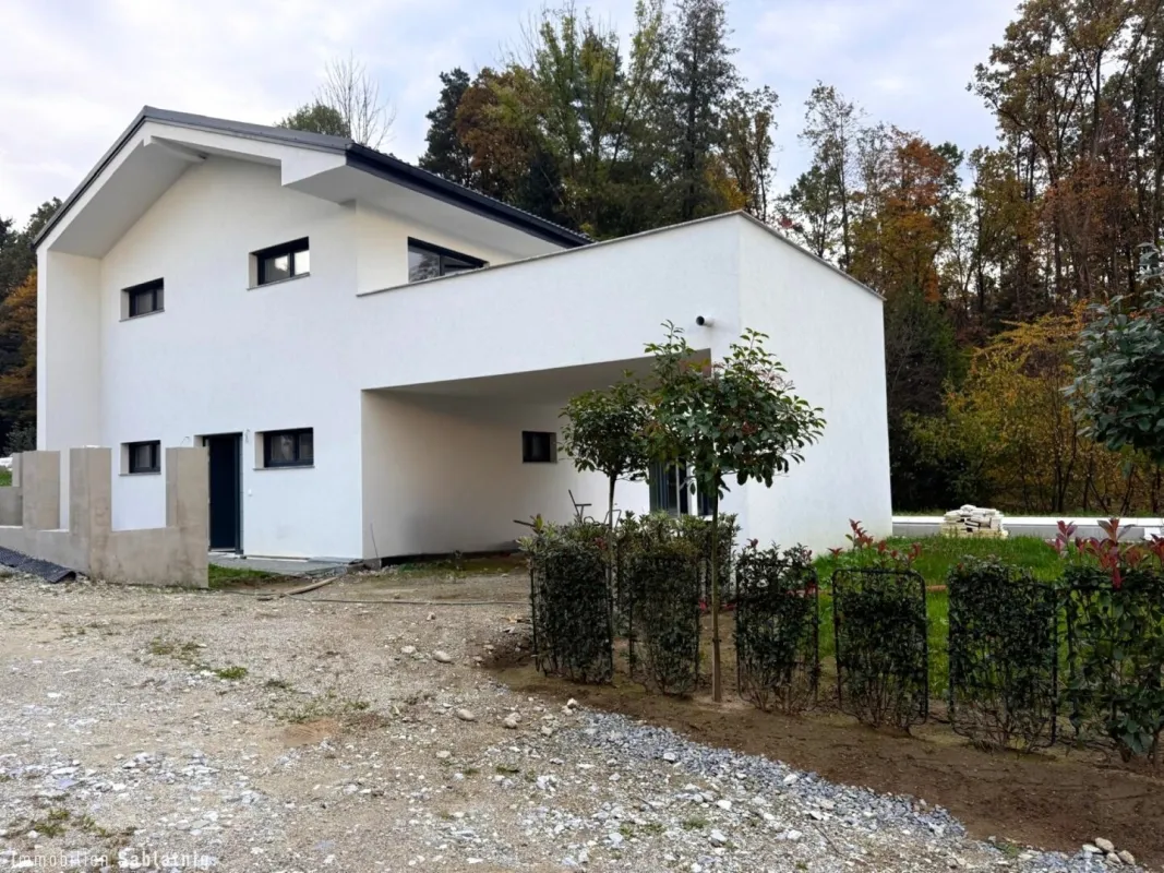 AM WALDRAND ZUHAUSE! Modern, großzügig, in absoluter Ruhe! - Bild 1