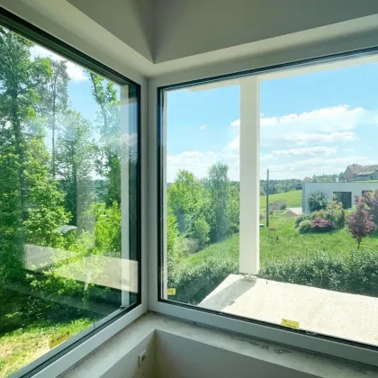 ELEGANTES REFUGIUM IN AUSSICHTSLAGE mit Pool und durchdachtem Wohnkonzept! - Bild 2