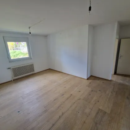 3 Zimmerwohnung , uneinsichtiger Garten, großes Carport - Bild 2
