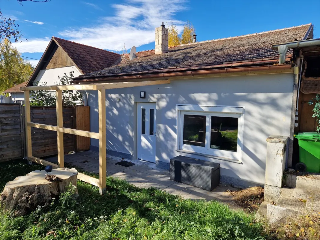 3 Zimmerwohnung , uneinsichtiger Garten, großes Carport - Bild 1