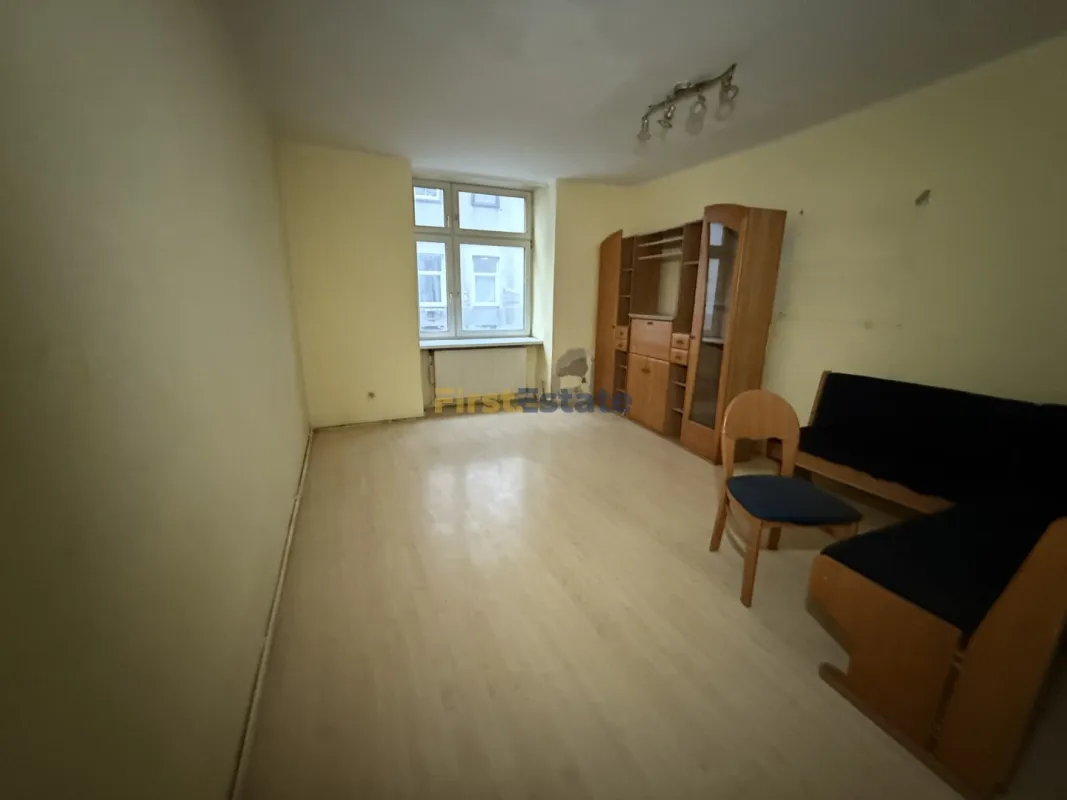 2-Zimmer-Wohnung mit großem Hofanteil – sanierungsbedürftig, hofseitig gelegen in 1100 Wien - Bild 1