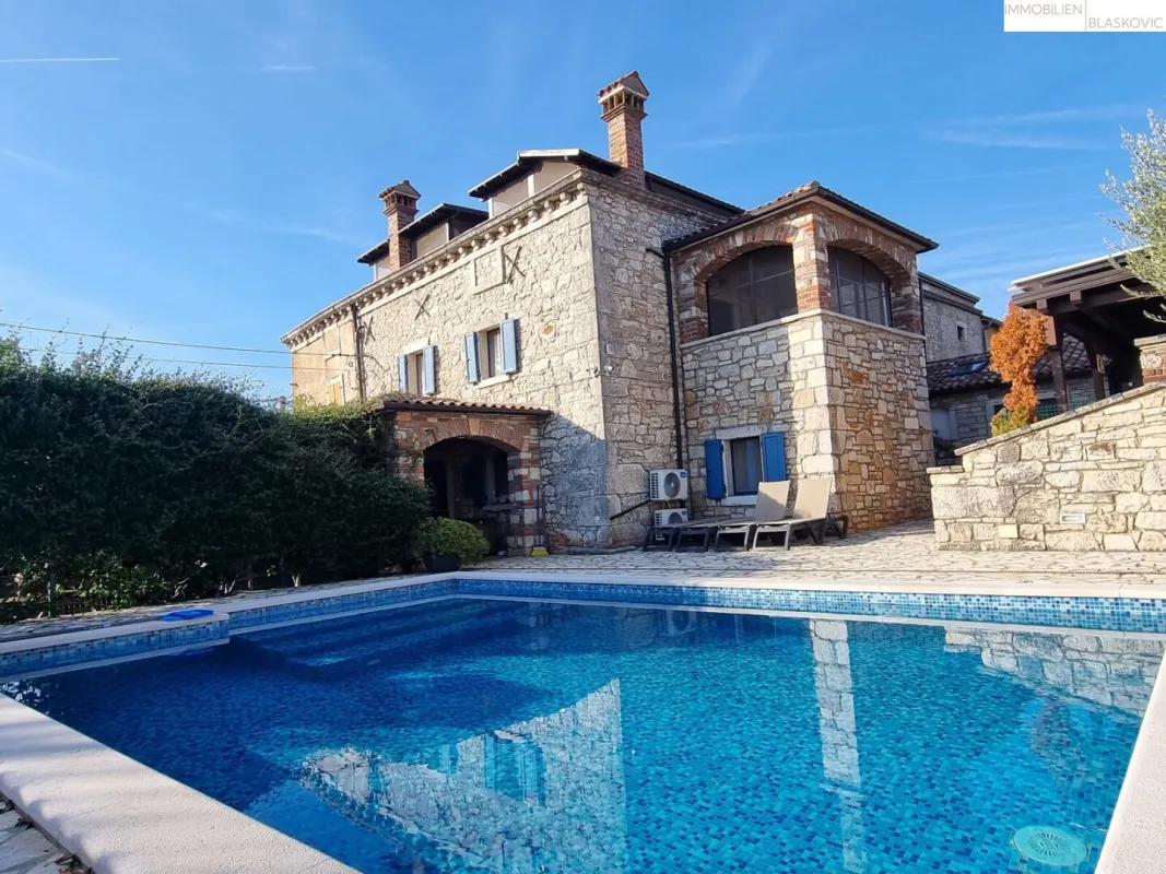 Porec Umgebung - Attraktives Steinhaus mit 2 Appartements und Pool/Wellness - Bild 1