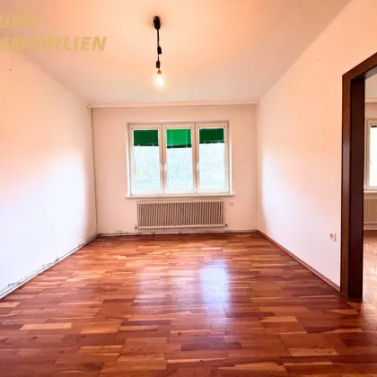 Viel Platz auf zwei Einheiten: Zweifamilienhaus mit Südgarten und Doppelgarage - Bild 2