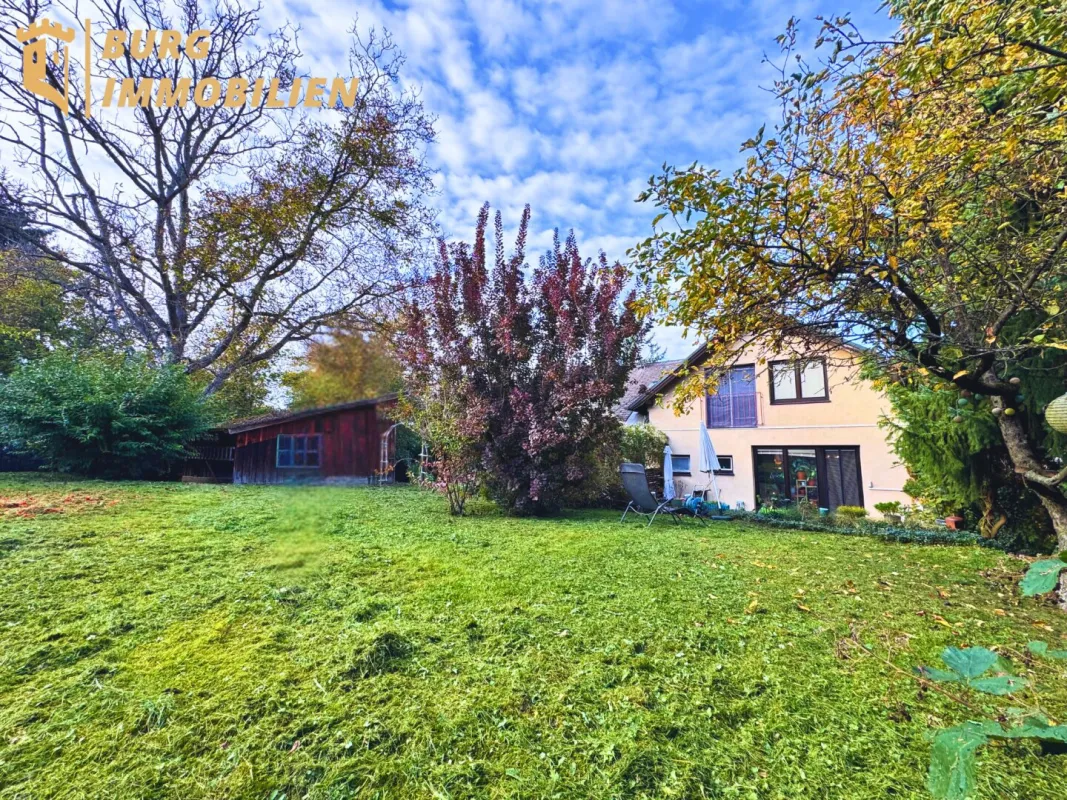 Viel Platz auf zwei Einheiten: Zweifamilienhaus mit Südgarten und Doppelgarage - Bild 1