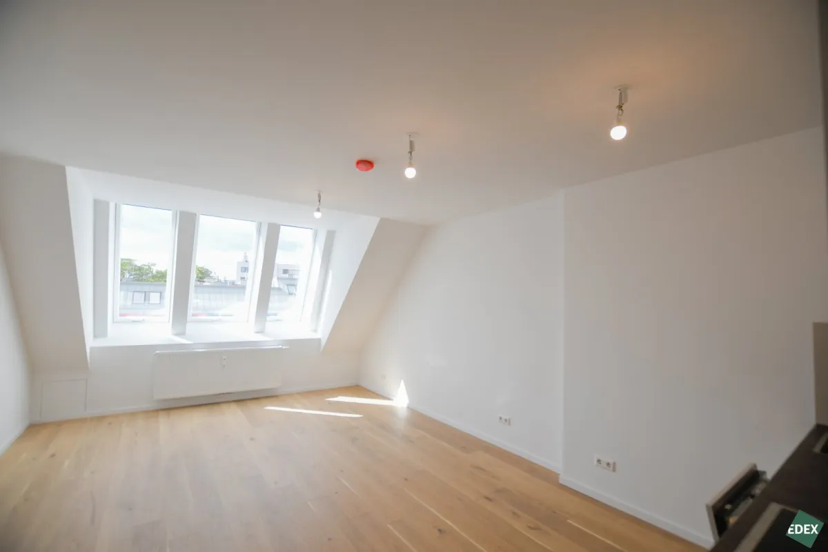Erstbezug nach Sanierung: Schöne 3-Zimmer-Wohnung mit Top-Anbindung - Bild 1