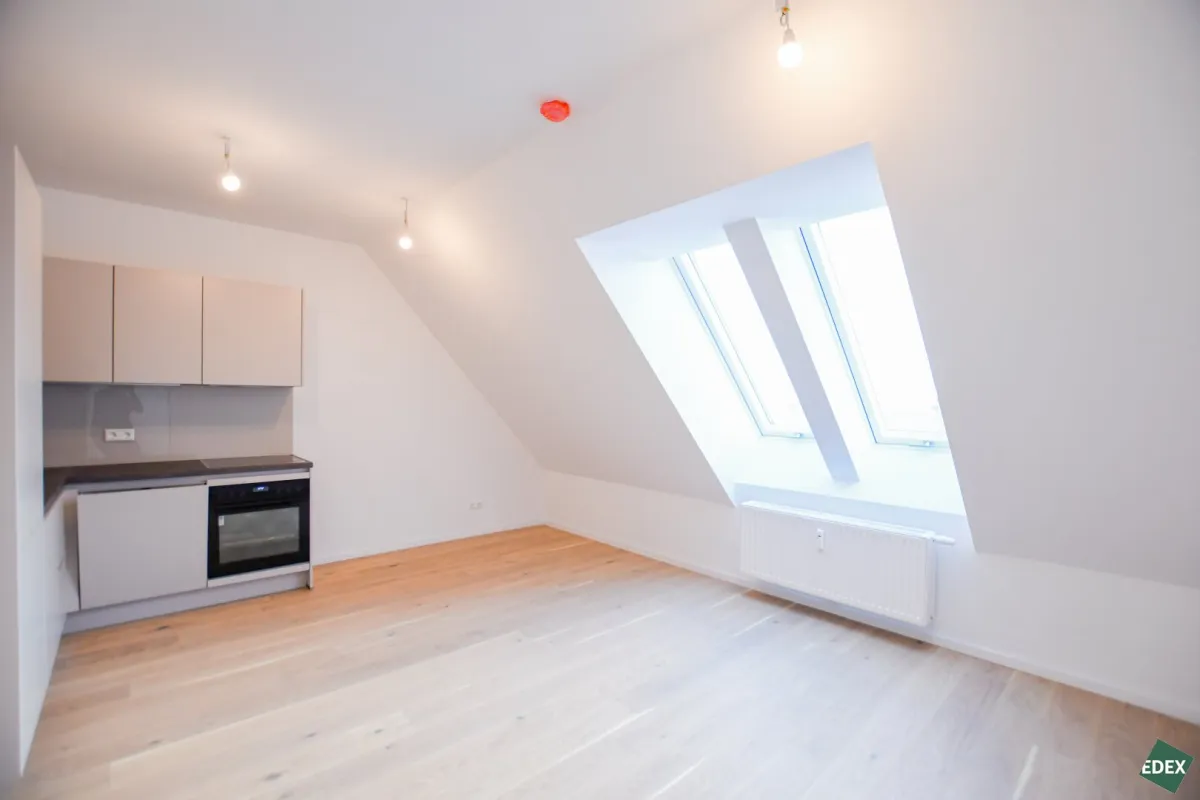 Erstbezug nach Sanierung: Schöne 2-Zimmer-Wohnung mit Top-Anbindung - Bild 1