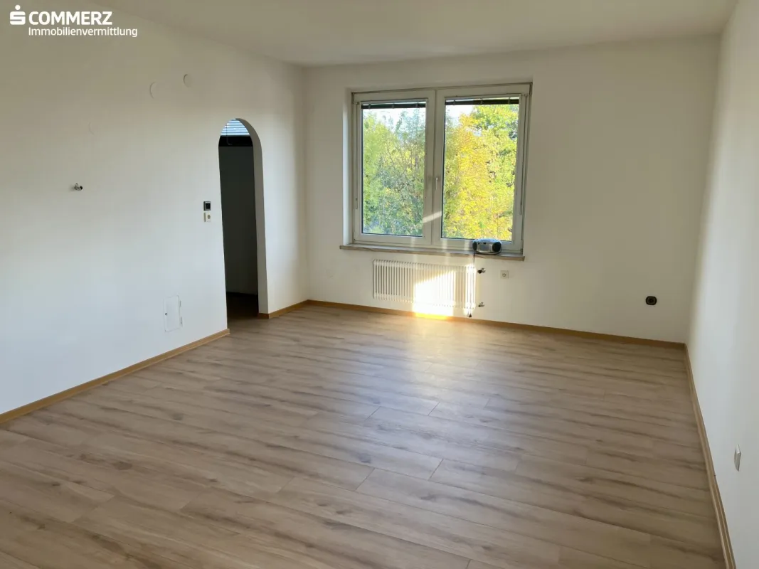 Sonniges Eigentum mit Garage - Bild 1