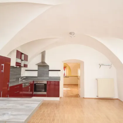 MÄRCHENHAFTE Wohnung im SCHLOSS inklusive Nutzung des SCHLOSSGARTENS! Ab sofort verfügbar! - Bild 2