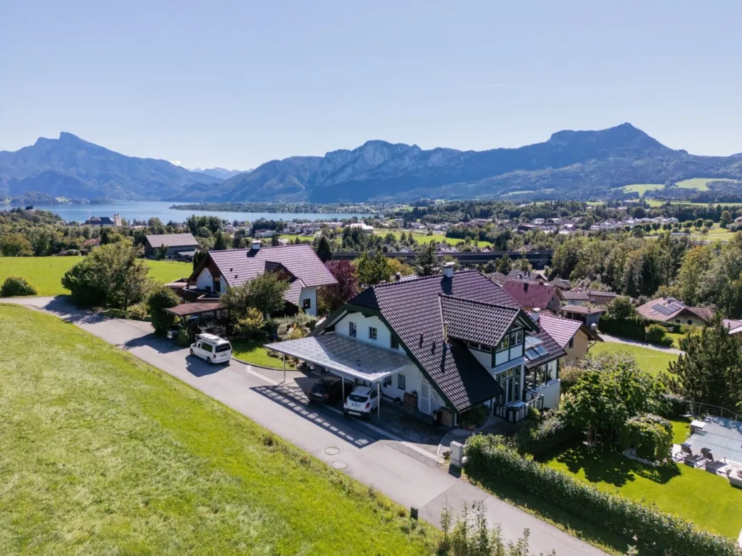 Top Immobilie - Zweifamilienhaus im Salzkammergut-Stil mit Seeblick in Bestlage von Mondsee ! - Bild 1